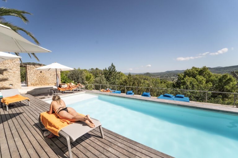 Zwembad yoga retreat villa Ibiza