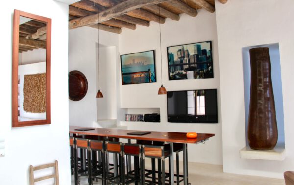 Luxe smaakvol ingerichte villa yoga retreat 2024 Ibiza