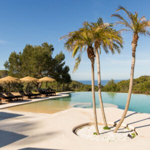 Yoga retrea villa met zwembad en zeezicht Ibiza