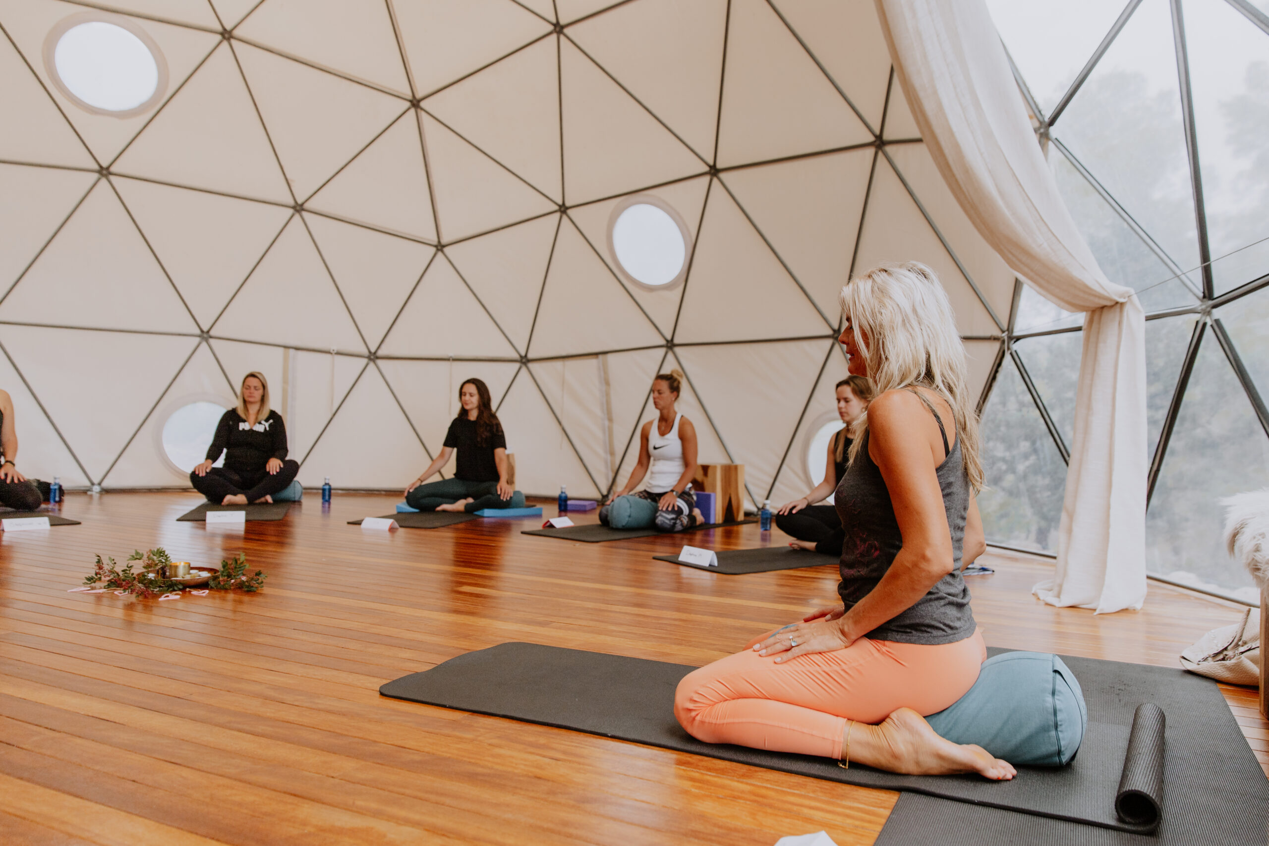 Er staat o.a. yoga en mindfulness les op het programma van de Happy Life Retreat op Ibiza